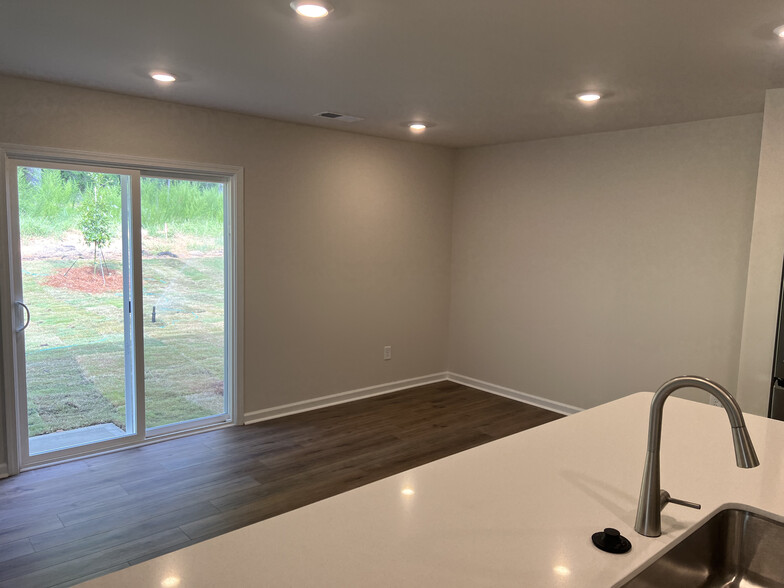 Dinning Area - 106 Broadtree Cir