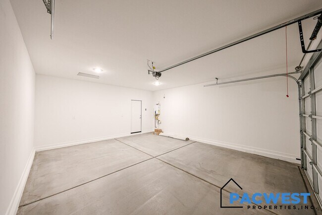 Building Photo - Your new home for lease!