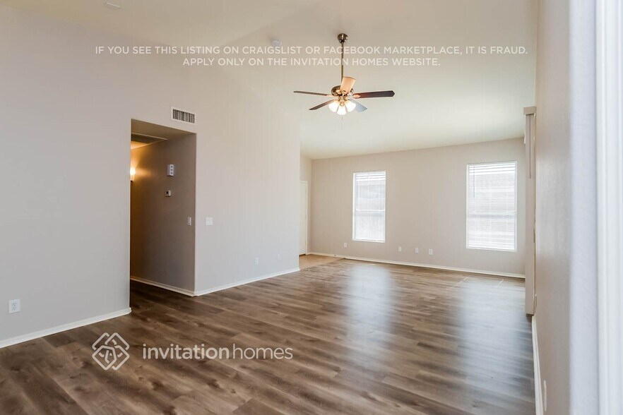 Building Photo - 9811 E Olla Ave