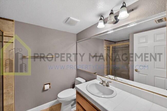 Building Photo - Spacious 3-Bedroom, 3-Bath Home Available