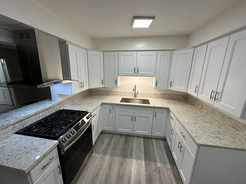 Brand new kitchen - 20336 Cohasset St