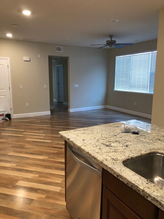 Building Photo - 1120 Karby Ter