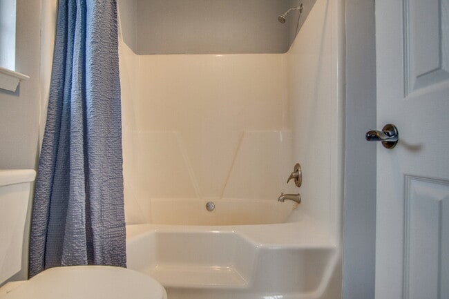 Building Photo - Available now – 3BR/2BA Patio Home with Fi...