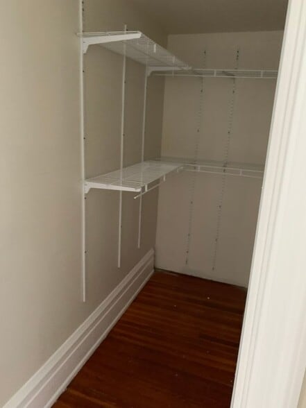 Building Photo - 517 Seneca St