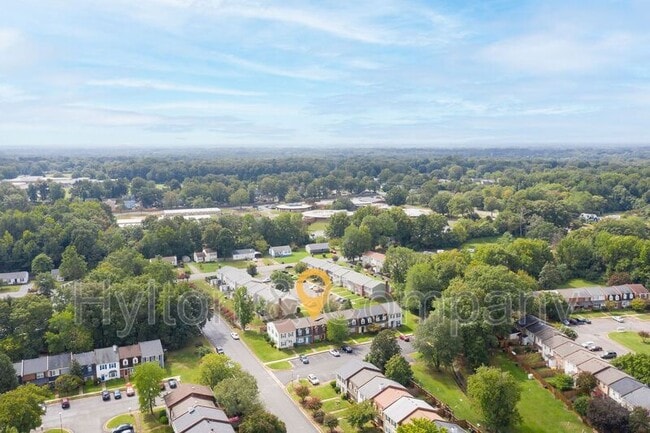 Building Photo - 218 Newstead Dr