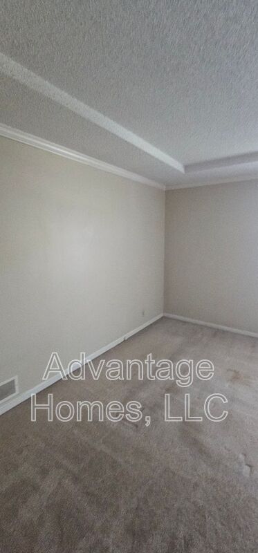 Building Photo - 10832 Haskins St