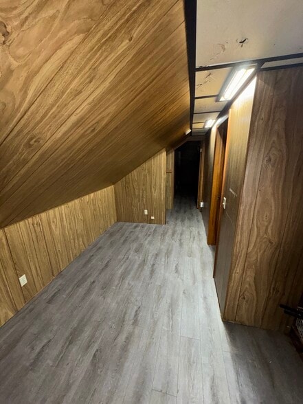 2nd floor hallway - 1019 Romayne Ave