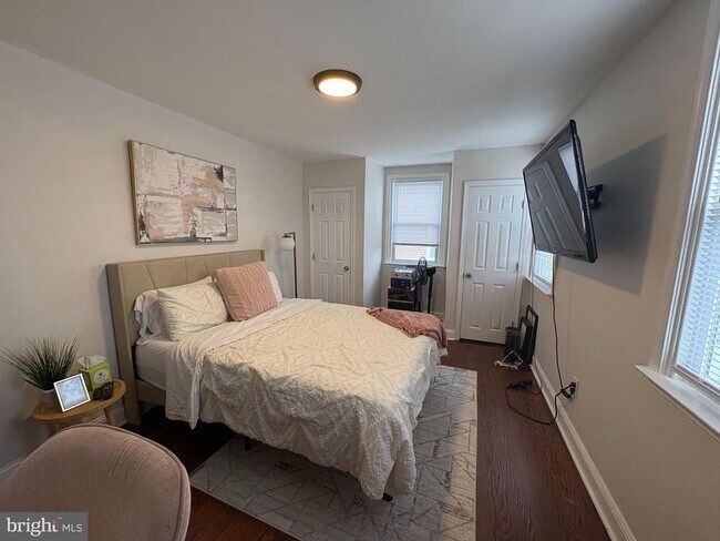 Building Photo - 1334 Yerkes St