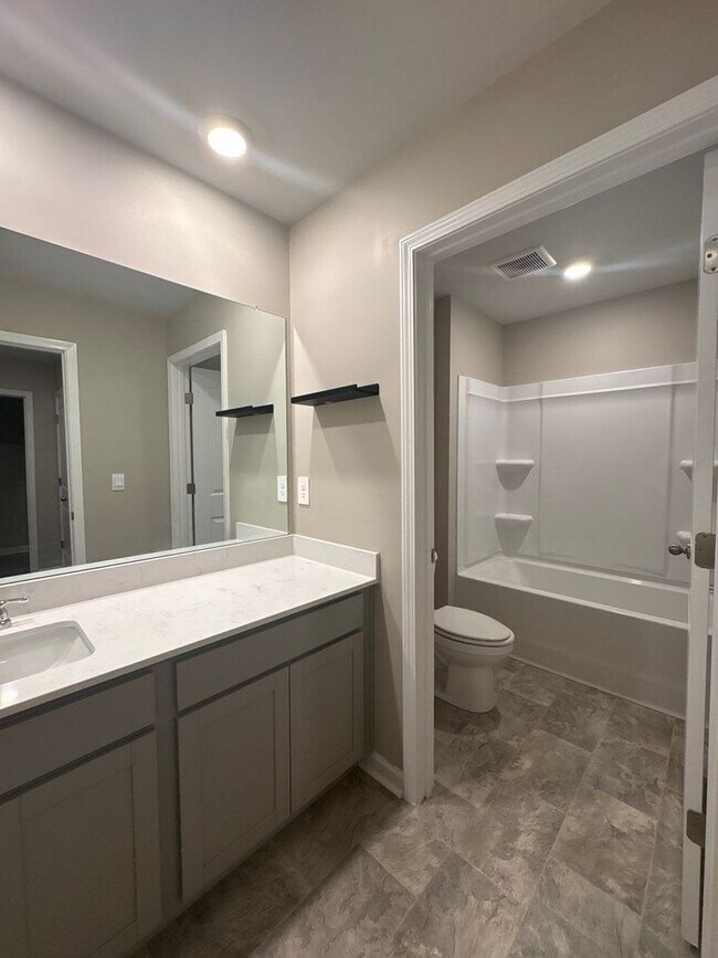 Building Photo - 4 Bedroom, 2.5 Bath and 2 Car Garage in Hartmann Crossing!