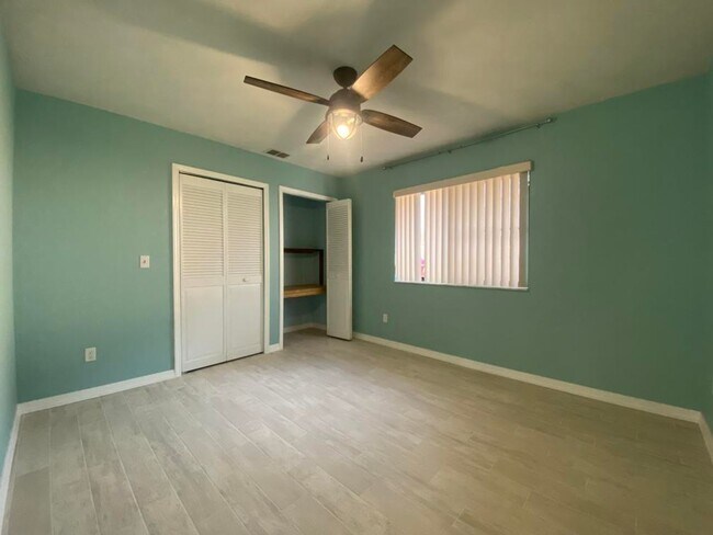 Building Photo - 3/2 Pool Home in Fairway Estates