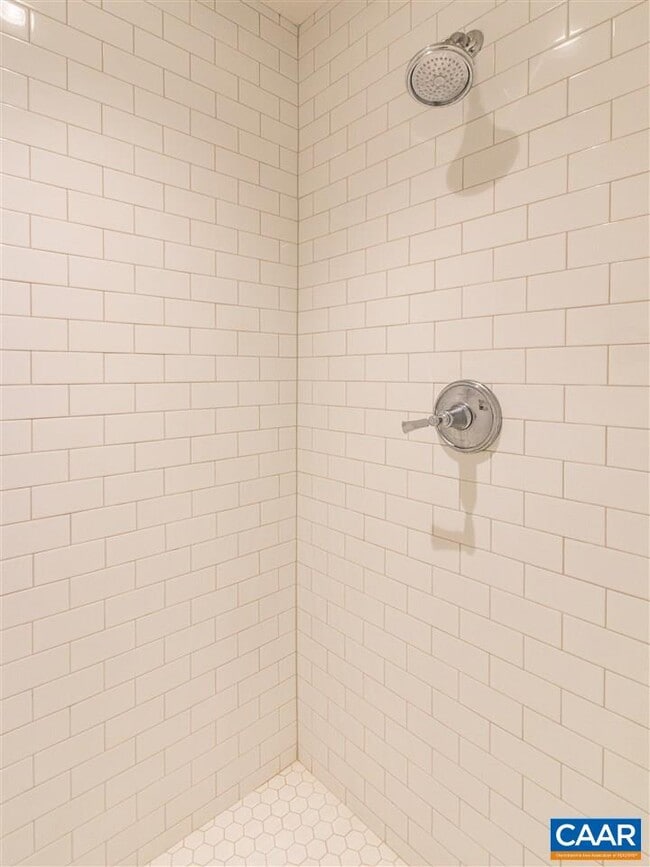 Building Photo - 107 Tally-Ho Dr