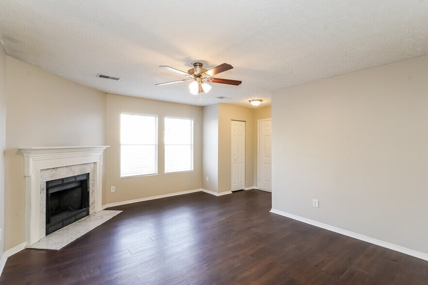 Building Photo - 2109 Carlton Ln