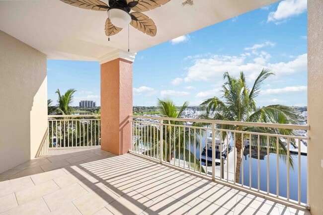 Building Photo - Gorgeous 2/2 + Den at Laguna in Riviera Dunes!
