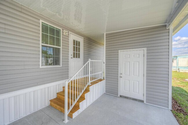 Building Photo - 2563 Skyview St