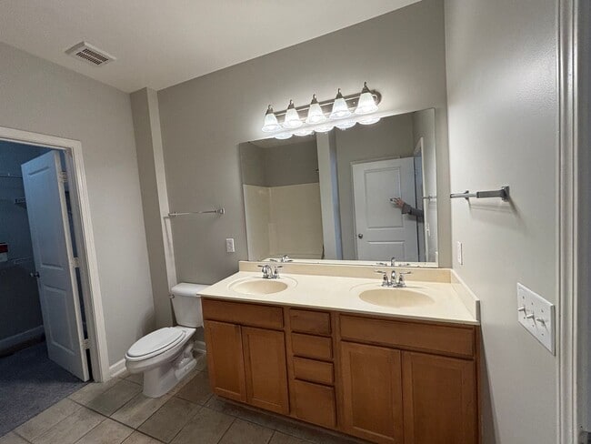 Building Photo - Beautiful 2 Bedroom 2 Bathroom Located in Sellar's Cove, Minutes from Carolina Beach!