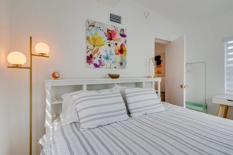 Building Photo - 1320 SW 11th St