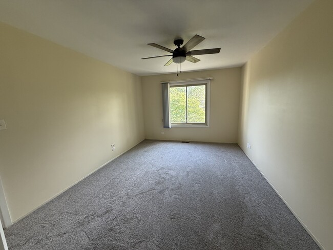 Building Photo - 385 Pierce Ct