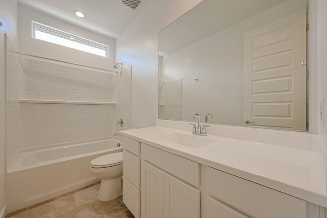 Building Photo - Beautiful 4 Bedroom in Aloravita Community
