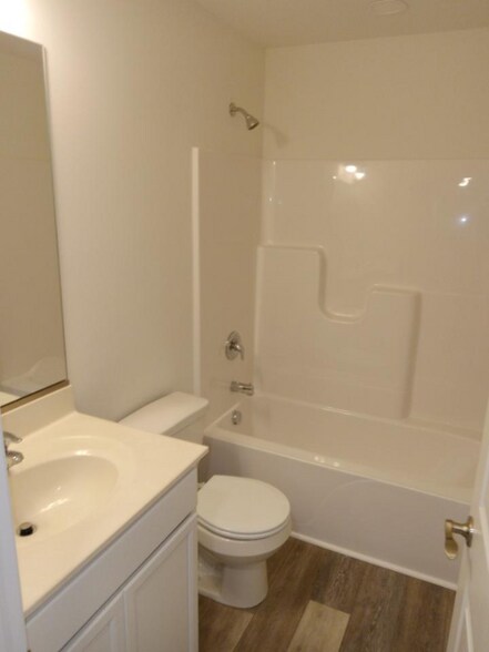 Building Photo - 119 Cecil Rd