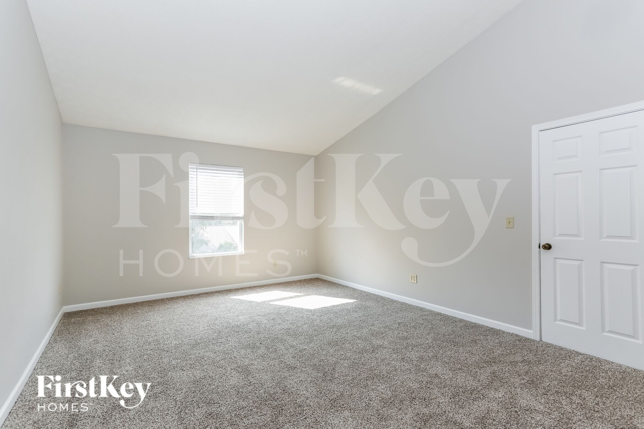 Building Photo - 81 Roxbury Dr