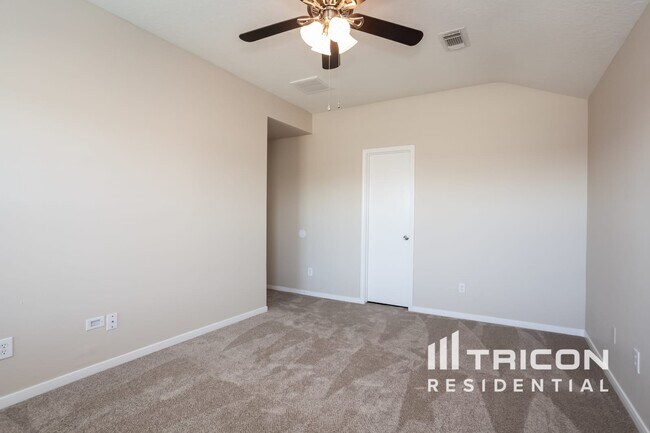 Building Photo - 1114 Fairlane Square