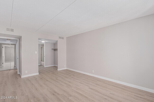 Building Photo - 7930 E Camelback Rd