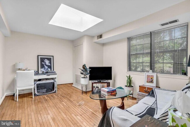 Building Photo - 3040 Pineview Ct NE