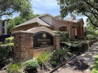 Building Photo - 2255 Braeswood Park Dr