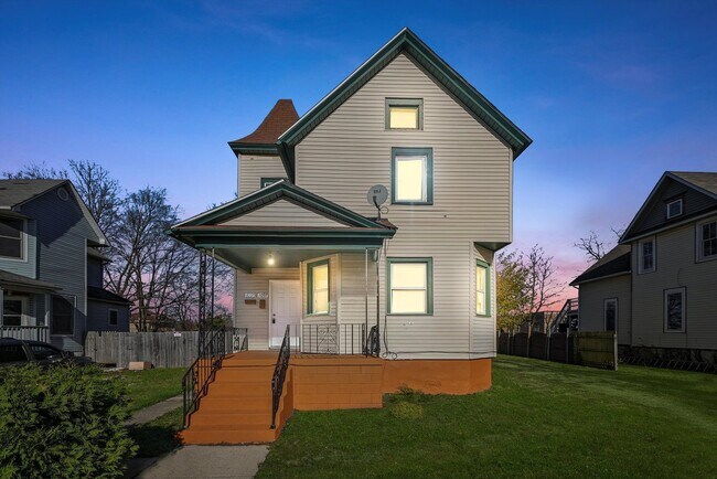 Building Photo - 1095 E Merchant St