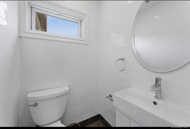 Building Photo - 70 Normandy Rd