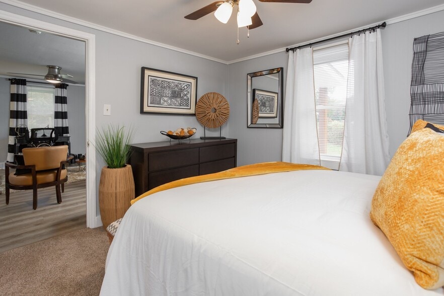 Building Photo - 723 W Mckinley St