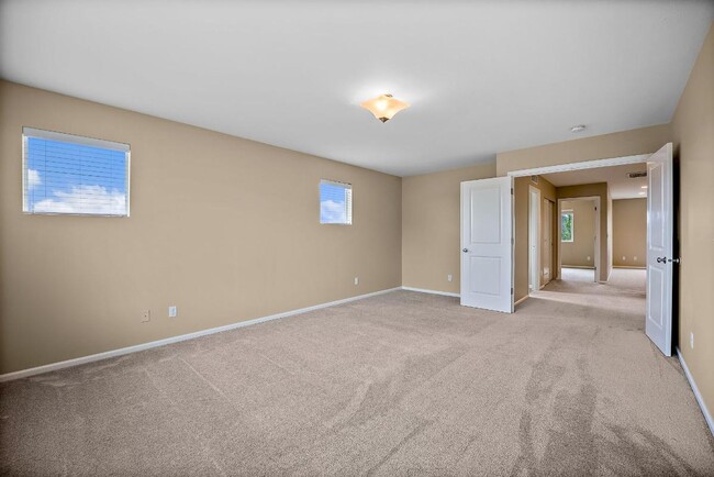 Building Photo - Spacious Spanaway Home w/ A/C & 5 Bedrooms...