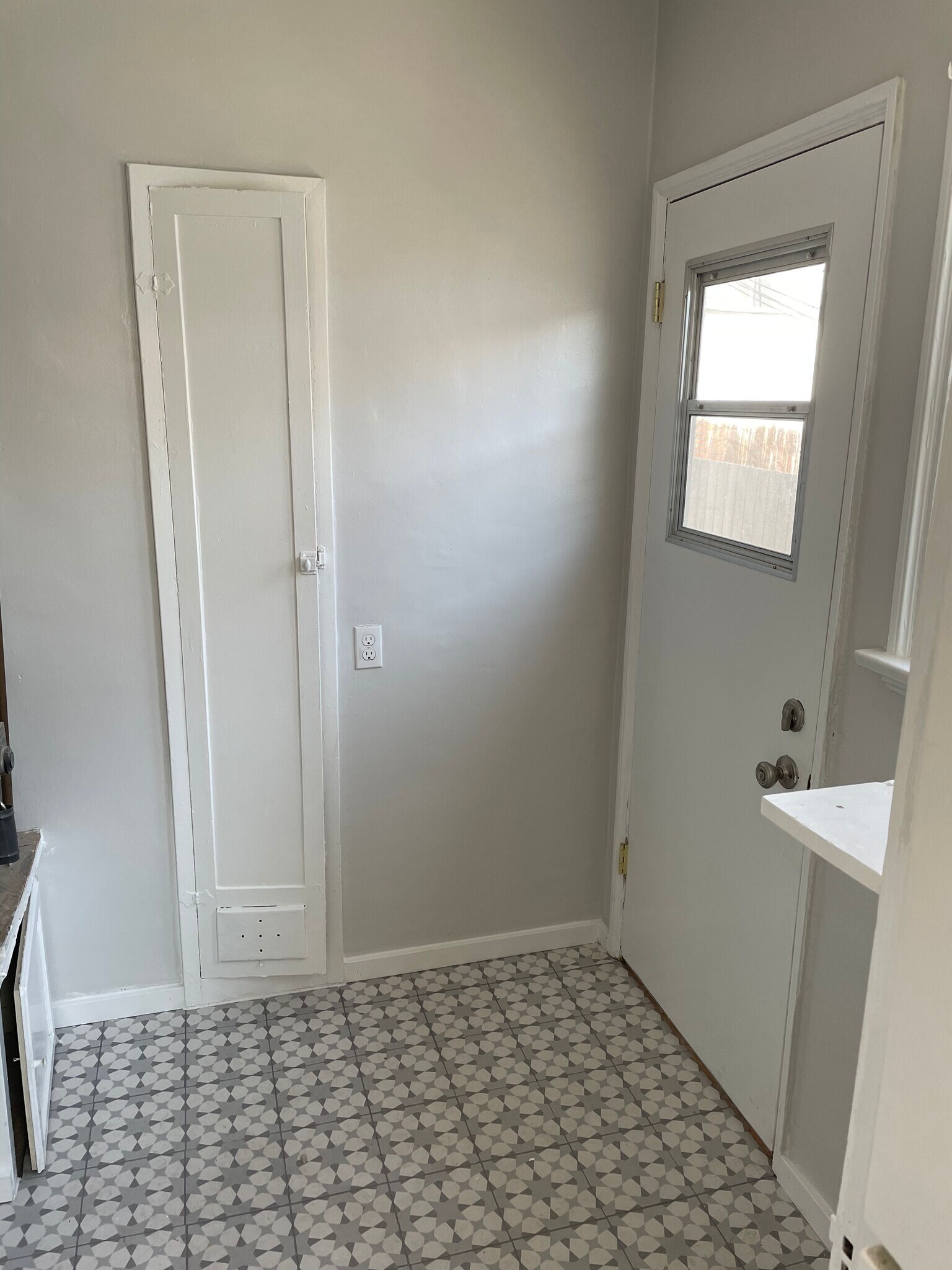 Laundry room - 2669 Waverly Dr