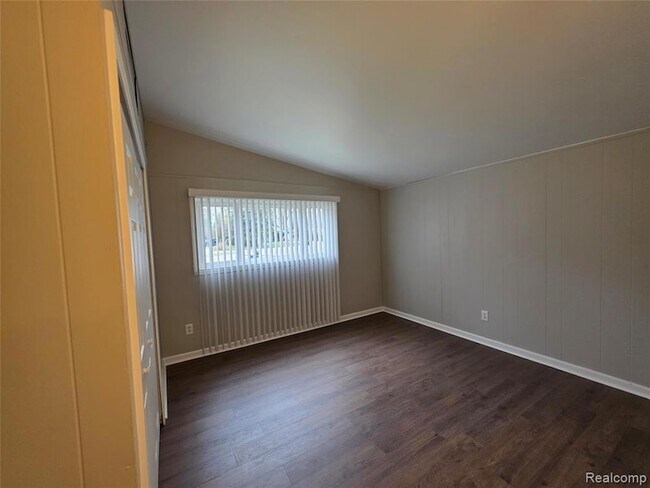 Building Photo - 261 Spring Park