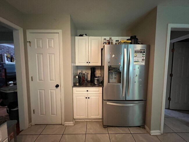 Building Photo - Charming Home in Country Club Hills – Ideal Location & Spacious Living