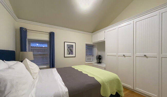 vaulted queen bedroom with large closet - 10 Newark St