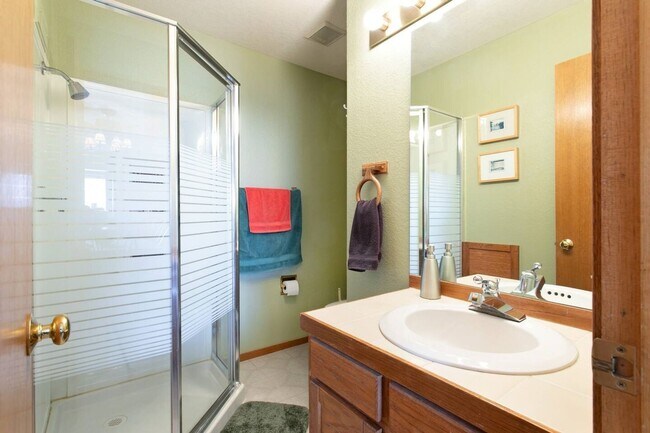 Building Photo - 716 Lagoon Dr