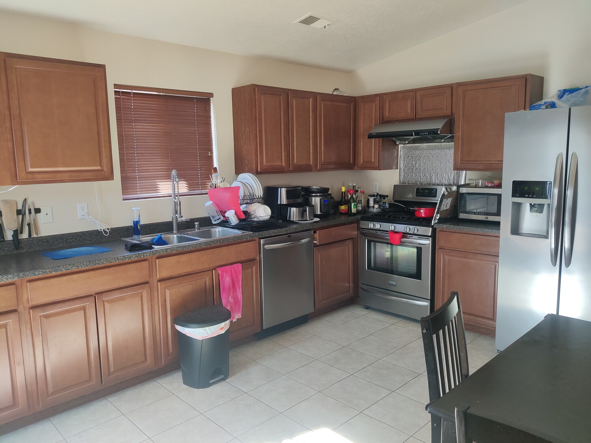 Building Photo - 420 Sawtooth St SE