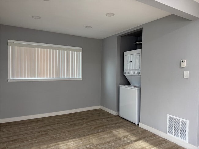 Building Photo - 4658 N Midsite Ave