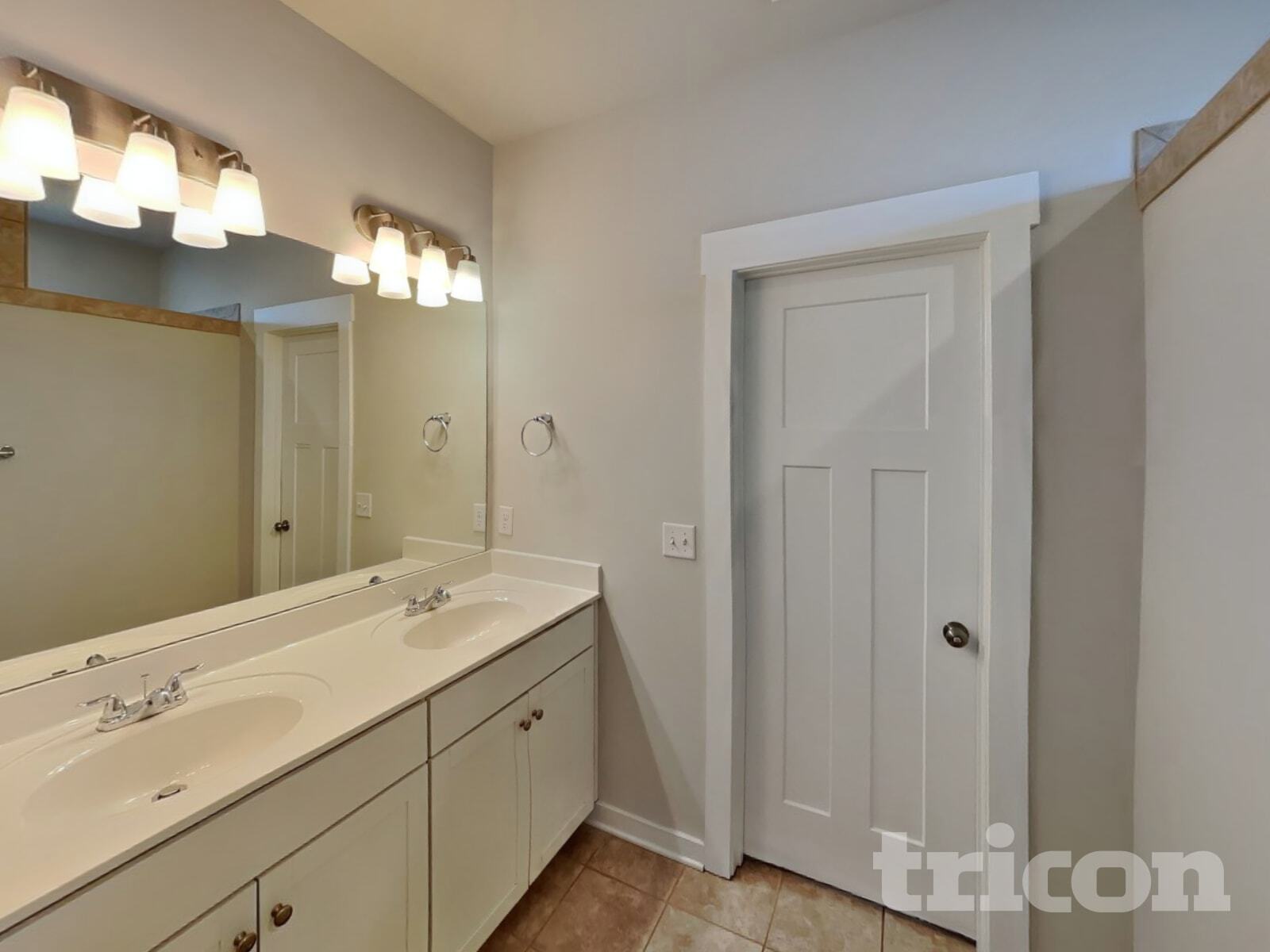 Building Photo - 3025 Commonwealth Dr