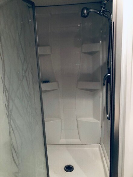 Shower - 7010 Hamlet Ave