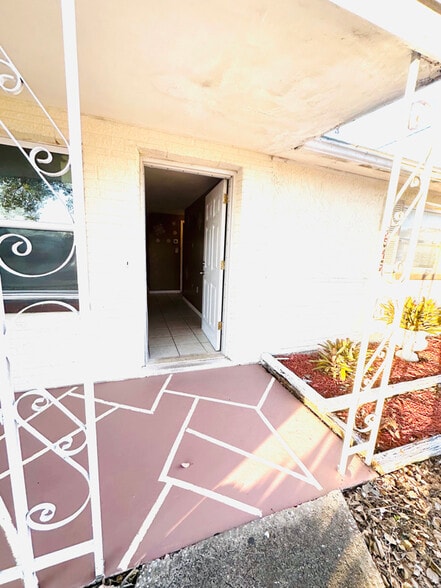 Building Photo - 3545 Holiday Lake Dr