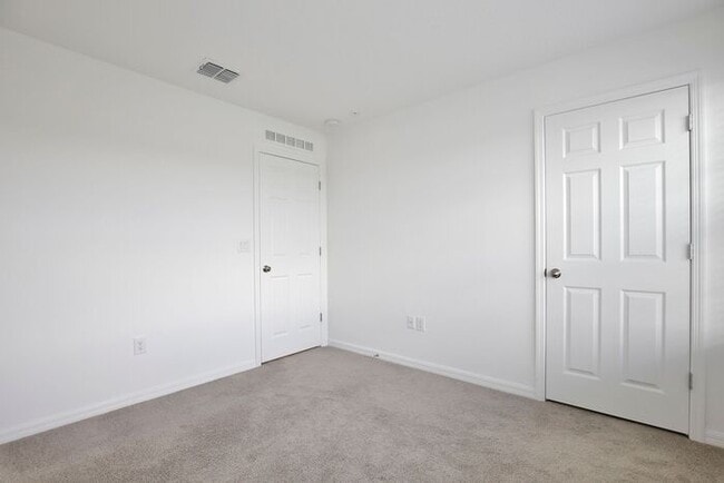 Building Photo - Luxurious 3/2.5 Modern Townhome with a Private Balcony and a 2 Car Garage in the Exclusive Gated ...