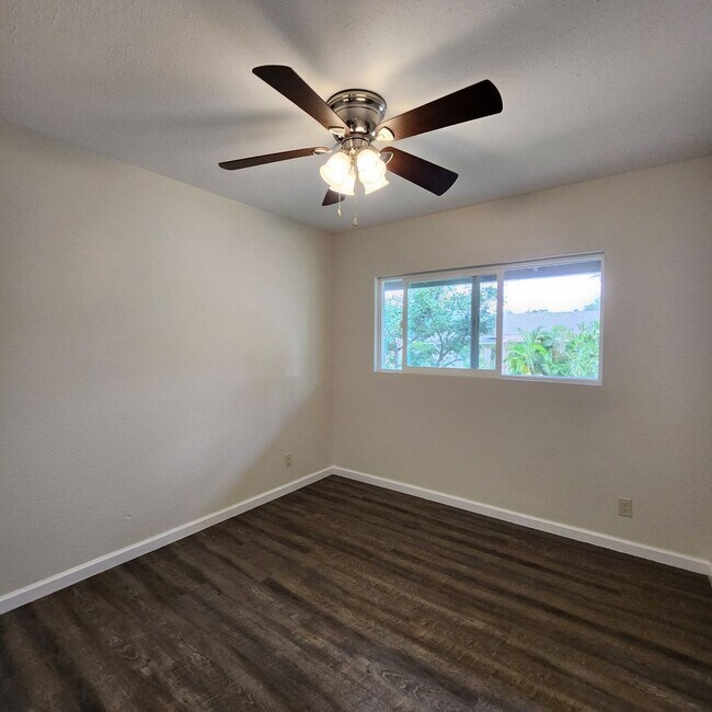 Building Photo - 2/1 Cottage in North Kihei