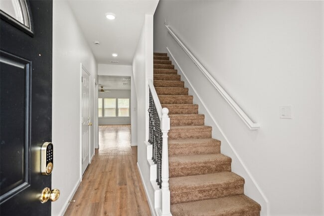 Building Photo - 6719 Roanoke St