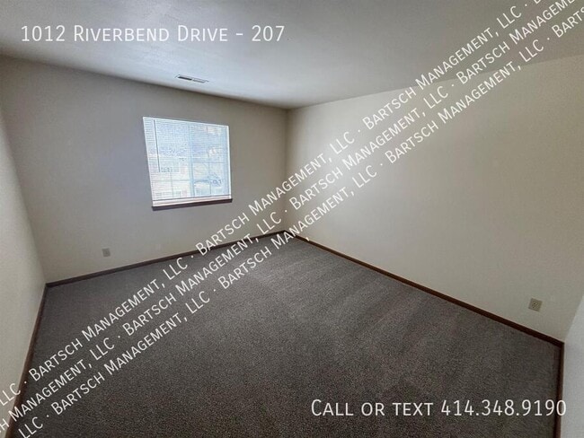 Building Photo - 1012 Riverbend Dr