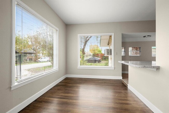Building Photo - 5001 McKinney St