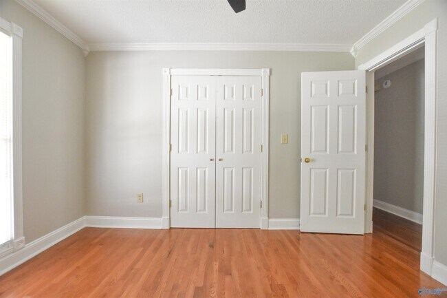 Building Photo - 150 Whisperwood Ln