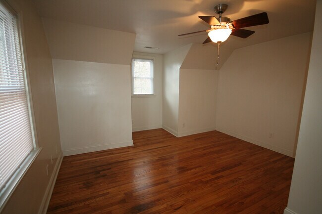 Building Photo - Perfect Floorplan! Walltown Duplex with All Appliances and Fenced Yd