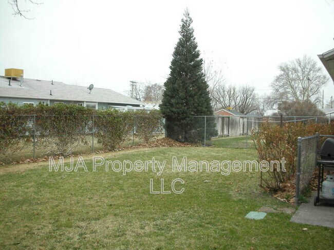 Building Photo - 112 1600 S